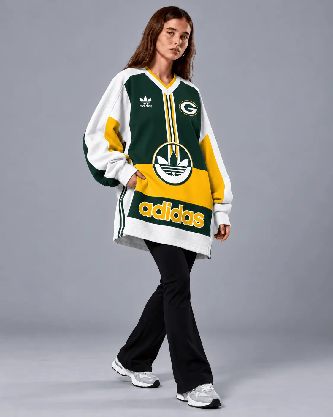 Green Bay Packers | Premium NFL Vintage Varsity Oversized V-Neck Sweatshirt TD - Image 2
