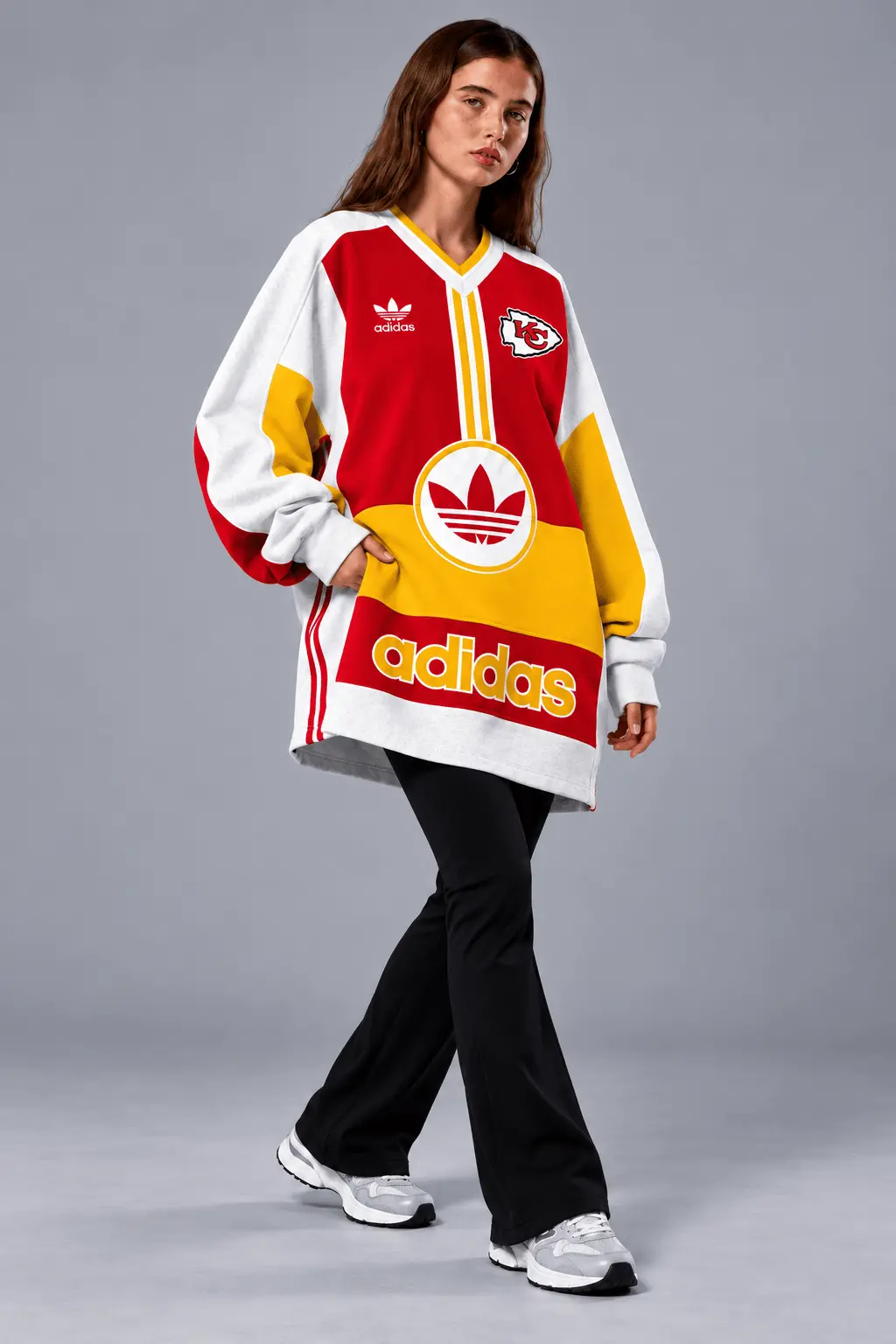 Kansas City Chiefs | Premium NFL Vintage Varsity Oversized V-Neck Sweatshirt TD - Image 2